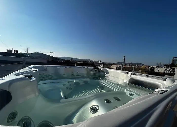 Апартаменты Spacious With Shared Jacuzzi Private Terrace Mk2