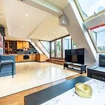 아파트 Spacious With Shared Jacuzzi Private Terrace Mk2 *