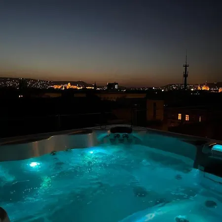Spacious With Shared Jacuzzi Private Terrace Mk2 بودابست
